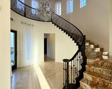 128 S Royal Ascot Drive - Photo Thumbnail 18