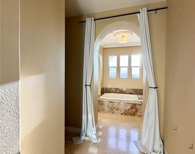 128 S Royal Ascot Drive - Photo Thumbnail 31