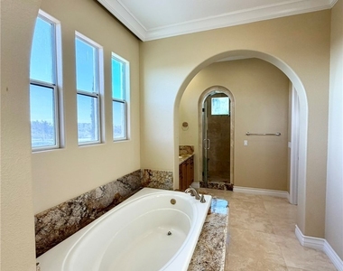 128 S Royal Ascot Drive - Photo Thumbnail 32