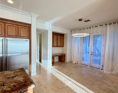 128 S Royal Ascot Drive - Photo Thumbnail 8