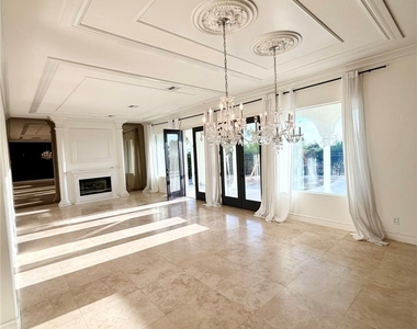 128 S Royal Ascot Drive - Photo Thumbnail 14