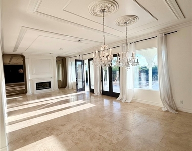 128 S Royal Ascot Drive - Photo Thumbnail 13