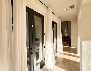 128 S Royal Ascot Drive - Photo Thumbnail 16
