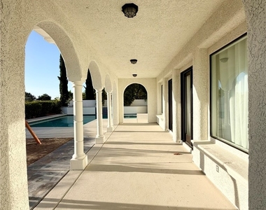 128 S Royal Ascot Drive - Photo Thumbnail 46