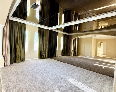 128 S Royal Ascot Drive - Photo Thumbnail 26