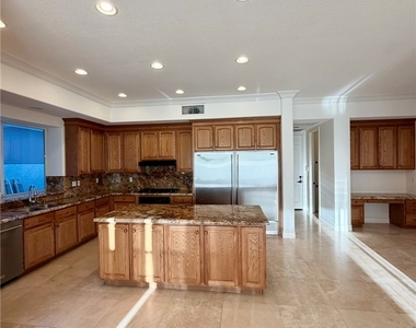 128 S Royal Ascot Drive - Photo Thumbnail 7