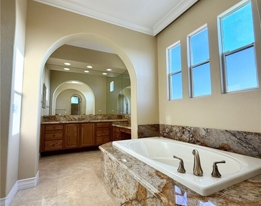 128 S Royal Ascot Drive - Photo Thumbnail 33