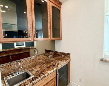 128 S Royal Ascot Drive - Photo Thumbnail 11