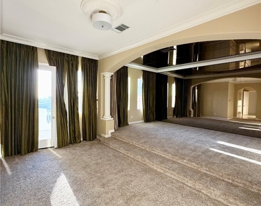 128 S Royal Ascot Drive - Photo Thumbnail 25