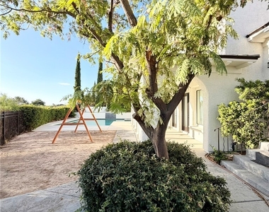 128 S Royal Ascot Drive - Photo Thumbnail 45