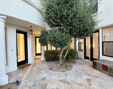 128 S Royal Ascot Drive - Photo Thumbnail 4