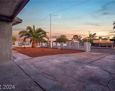 1660 Capistrano Avenue - Photo Thumbnail 7