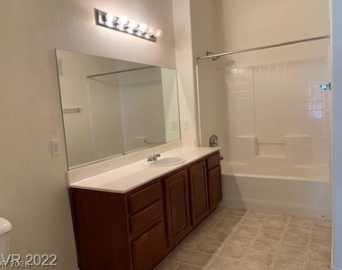 9303 Gilcrease Avenue - Photo Thumbnail 10