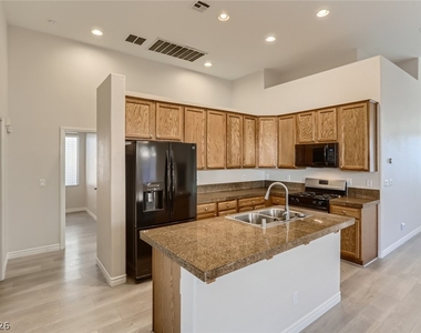 9121 Little Horse Avenue - Photo Thumbnail 2