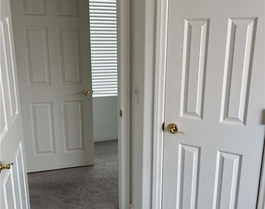 2164 Lone Desert Street - Photo Thumbnail 10