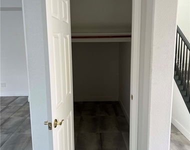 2164 Lone Desert Street - Photo Thumbnail 33