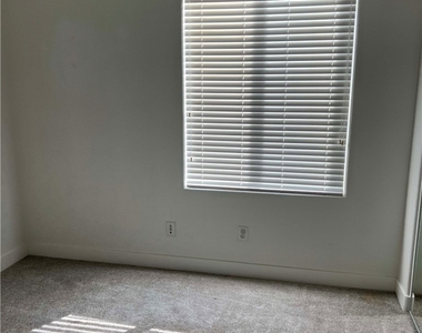 2164 Lone Desert Street - Photo Thumbnail 18