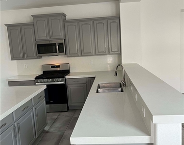 2164 Lone Desert Street - Photo Thumbnail 5