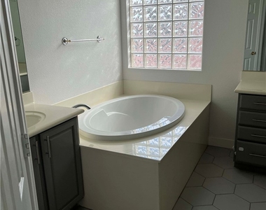 2164 Lone Desert Street - Photo Thumbnail 8