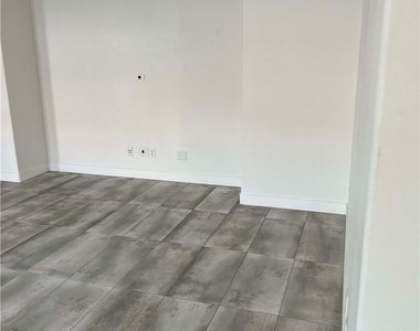 2164 Lone Desert Street - Photo Thumbnail 31