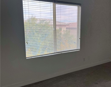 2164 Lone Desert Street - Photo Thumbnail 14