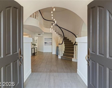 2233 Versailles Court - Photo Thumbnail 4