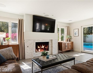 2233 Versailles Court - Photo Thumbnail 10