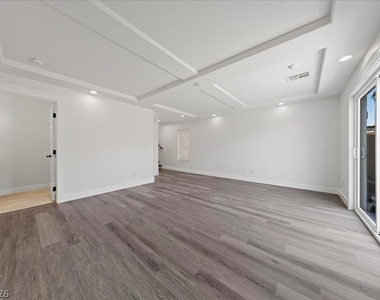6050 Belvedere Canyon Avenue - Photo Thumbnail 5