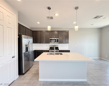 3348 Castlefields Drive - Photo Thumbnail 3