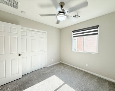 3348 Castlefields Drive - Photo Thumbnail 17