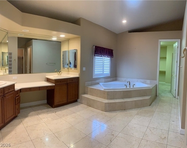 10660 Lago Cantini Street - Photo Thumbnail 32