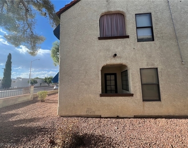 6161 W Oakey Boulevard - Photo Thumbnail 16