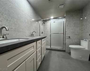 6161 W Oakey Boulevard - Photo Thumbnail 8