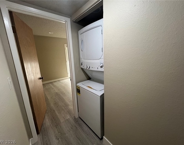 6161 W Oakey Boulevard - Photo Thumbnail 18