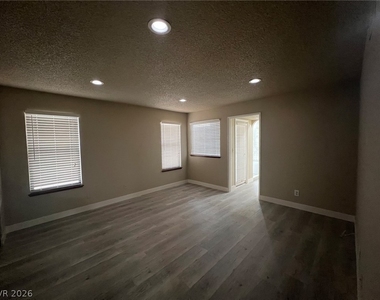 6161 W Oakey Boulevard - Photo Thumbnail 6