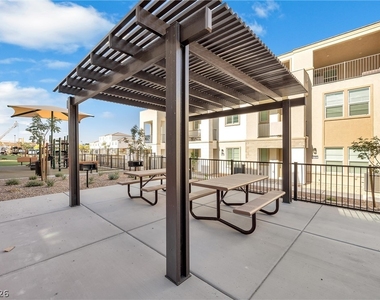 6168 Garden Crest Street - Photo Thumbnail 24