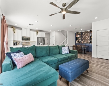 7204 N Decatur Boulevard - Photo Thumbnail 4