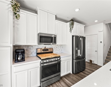 7204 N Decatur Boulevard - Photo Thumbnail 8