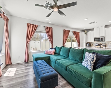 7204 N Decatur Boulevard - Photo Thumbnail 5