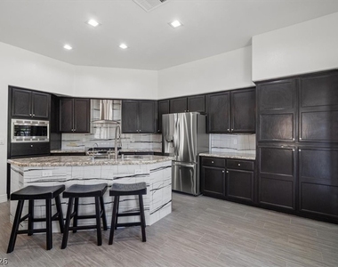 824 Cambridge Cross Place - Photo Thumbnail 12