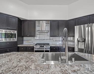 824 Cambridge Cross Place - Photo Thumbnail 13