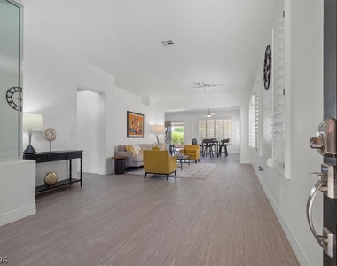 824 Cambridge Cross Place - Photo Thumbnail 4