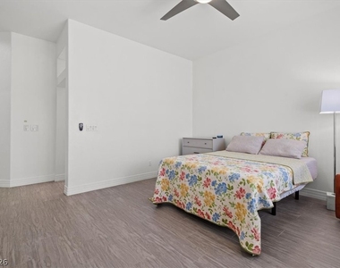824 Cambridge Cross Place - Photo Thumbnail 28