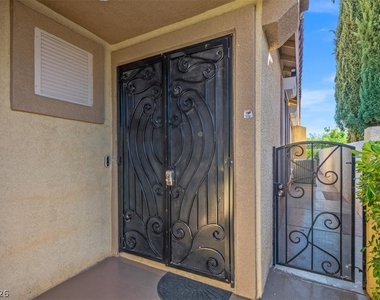 824 Cambridge Cross Place - Photo Thumbnail 3