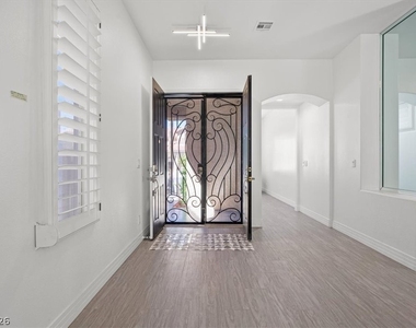824 Cambridge Cross Place - Photo Thumbnail 5