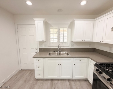 1312 E Brooks Avenue - Photo Thumbnail 2