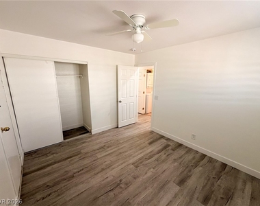 1312 E Brooks Avenue - Photo Thumbnail 16