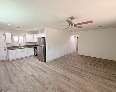 1312 E Brooks Avenue - Photo Thumbnail 3