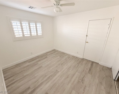 1312 E Brooks Avenue - Photo Thumbnail 15