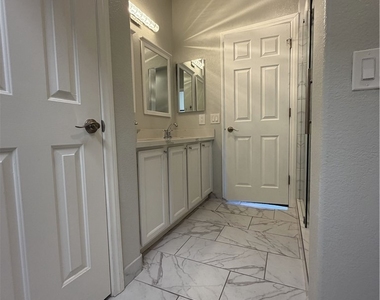 2000 Jasper Bluff Street - Photo Thumbnail 21